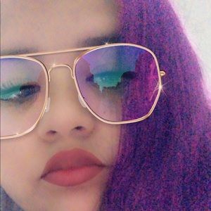 Meet your Posher, April